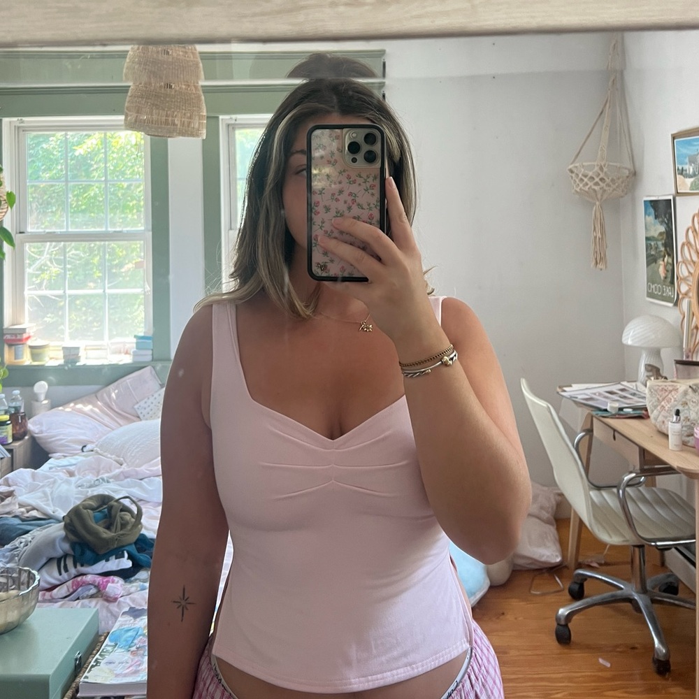 pink tank top